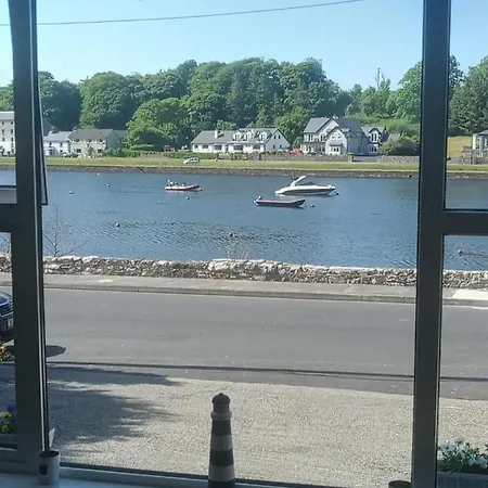 Moorings Greenway Guest house *