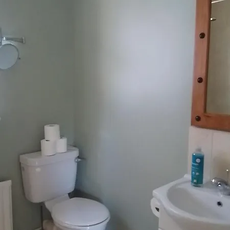 Moorings Greenway Guest house *