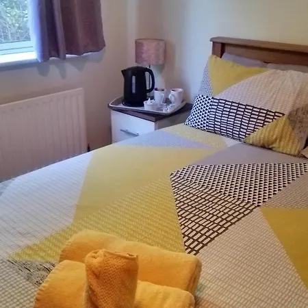 Moorings Greenway Guest house *