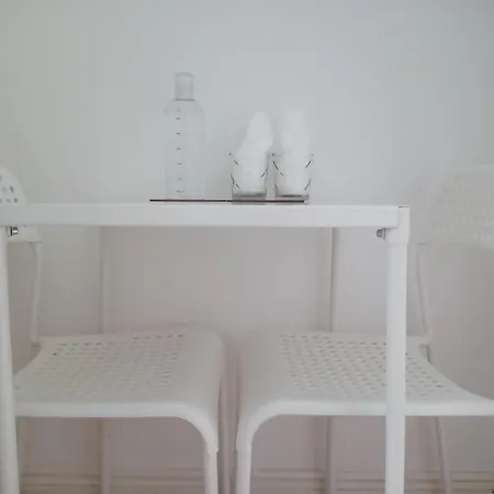Moorings Greenway Guest house *